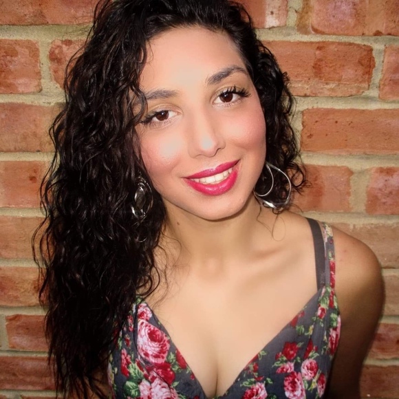 Meet your Posher, Suela - Picture 1 of 1